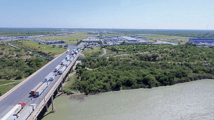 Transporte de carga cruza por Nuevo Laredo, más rápido y económico