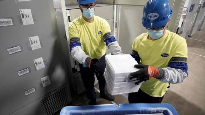 Pfizer investiga nueva vacuna contra variante Ómicron; la tendrá lista en 95 días