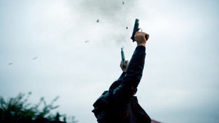 Mujer en Laredo grabó a su hijo disparando arma; policía va hasta su casa y hace tres arrestos