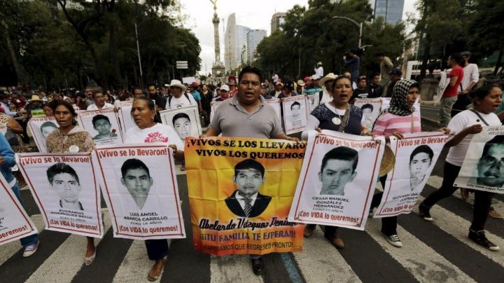 Padres de los 43 de Ayotzinapa marchan hoy; lista de afectaciones viales en CDMX