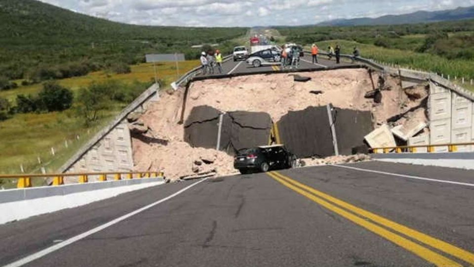 El lugar del siniestro fue sellado, por lo que no se permite la circulación vehicular en ambos sentidos