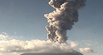 VIDEO: Popocatépetl lanza columna de ceniza de mil 200 metros de altura