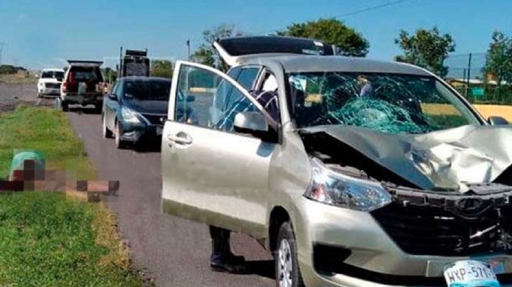 Se orilla en la carretera para orinar; se atraviesa sin precaución y muere atropellado