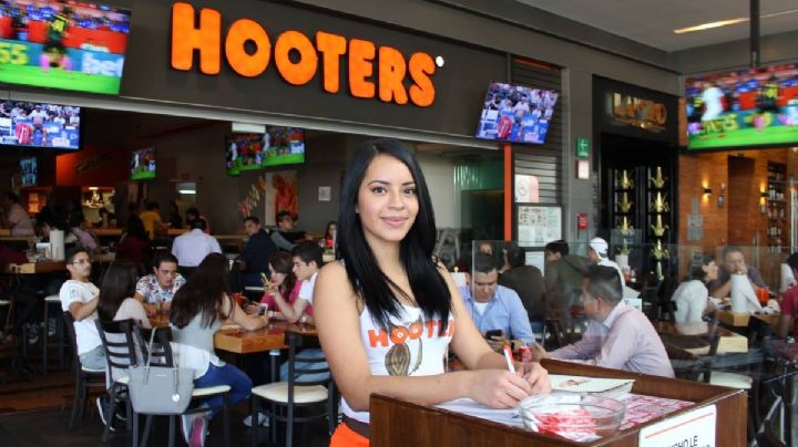 VIDEO: El nuevo uniforme de Hooters escandaliza en las redes sociales