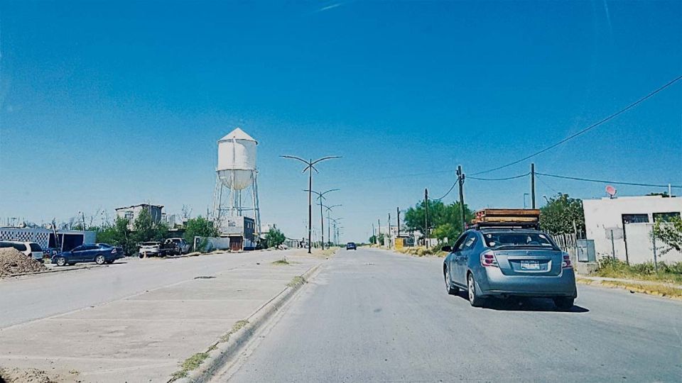 Un tanque elevado cerca del fraccionamiento no les mejora el servicio.