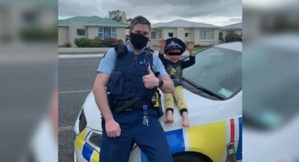 ¡Ternura! Niño de 4 años llamó a la policía para mostrarles sus juguetes