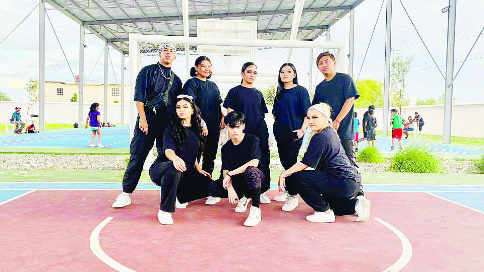 El grupo destacó con su talento en la tarima de baile