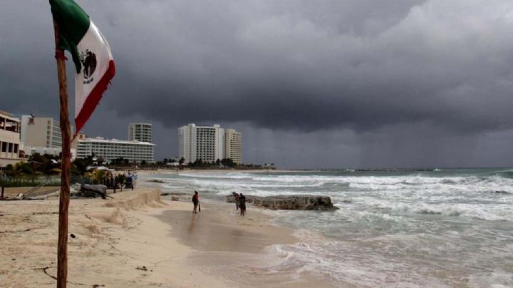 Huracán Rick toca tierra en Guerrero como categoría 2