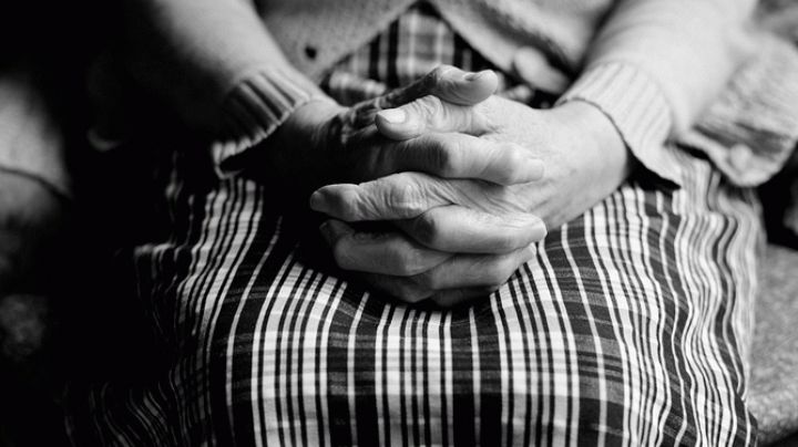 ¡Que abusivo! Golpea y maltrata a su madre de 75 años; es arrestado