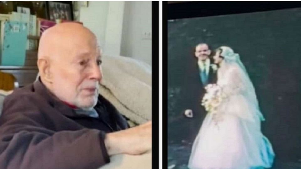 El hombre se conmueve hasta las lágrimas, pues su boda fue hace 65 años y su mujer ya no está.