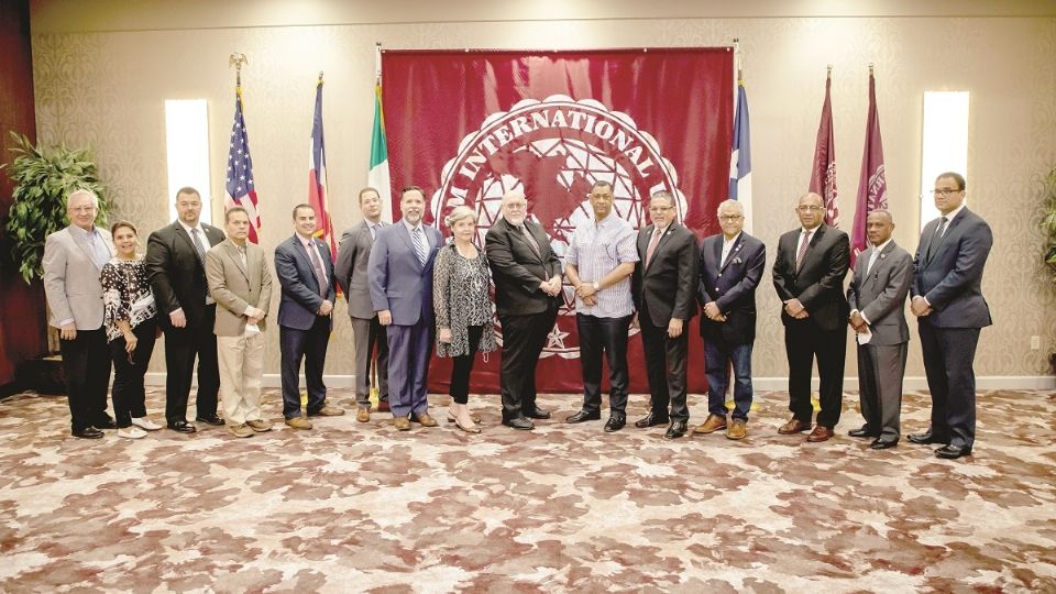 Una delegación de oficiales de República Dominicana estuvo en TAMIU.