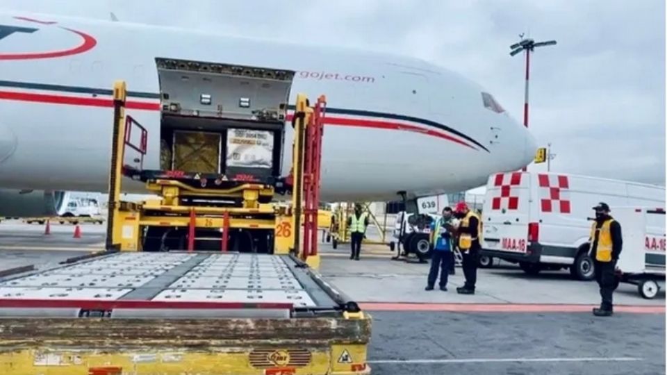 Son de la farmacéutica Pfizer, en un vuelo procedente de Cincinatti.