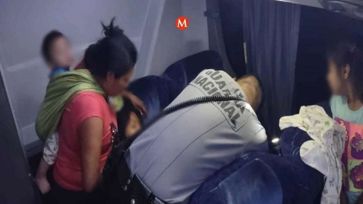 Guardia Nacional ayuda a joven a parir en un camión: su hija lo orienta por celular