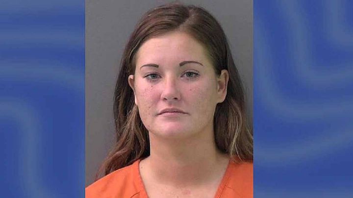 Arrestan a la mujer de Texas que le arrojó sopa hirviendo a empleada