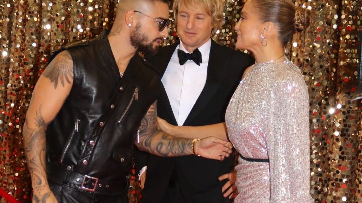 Jennifer Lopez y Maluma se besan en tráiler de la película 'Marry Me' VIDEO