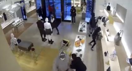 Asaltan tienda Louis Vuitton en un minuto; roban 100 mil dólares en mercancía