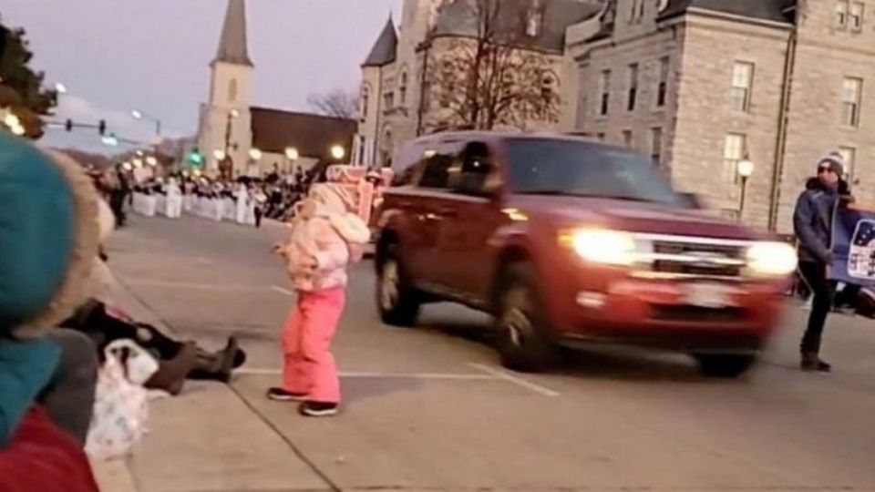 Tragedia se vive mientras se realizaba desfile navideño.