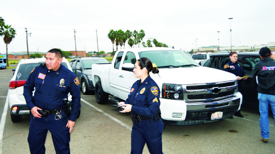 La Policía realizará recorridos por los estacionamientos de las tiendas.