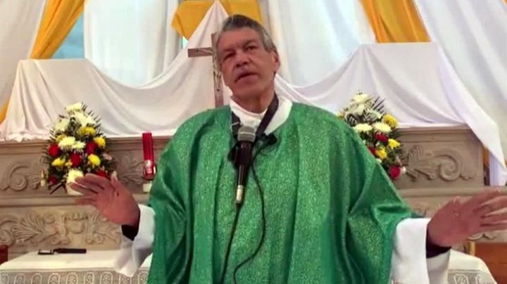 ‘Pónganse a hacer tortillas’, recomienda ‘El Padre Pistolas’ a mujeres manifestantes