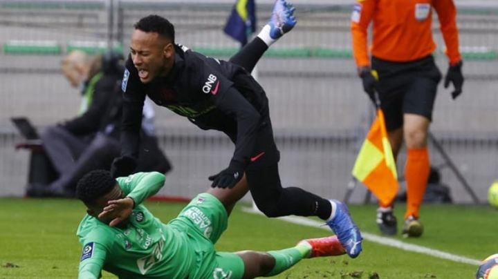 VIDEO: Neymar rompe en llanto tras sufrir fuerte lesión