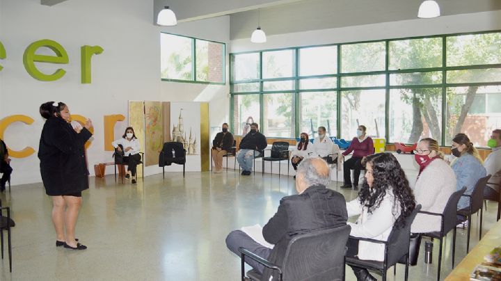 Imparte Normary Quintero Romero taller de arte narrrativo en Estación Palabra