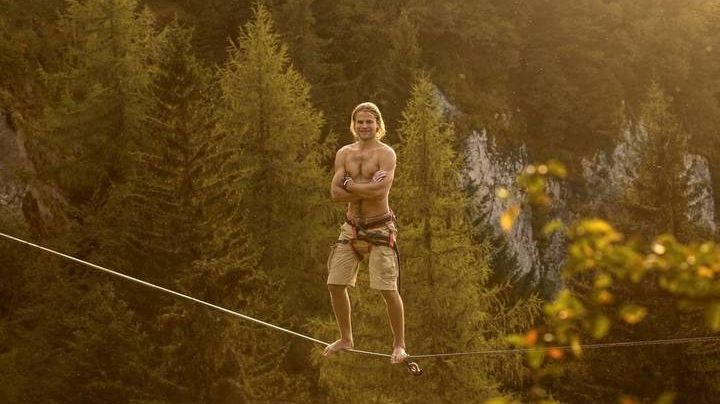 ¡Sin miedo a nada! Sobre una cuerda floja cruza el cañón del sumidero ¡rompe récord!