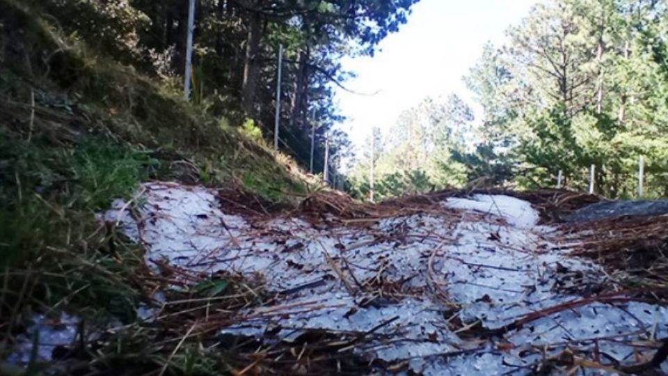 Aunque en la falda de la Sierra fueron entre 3 y 6 grados, en la parte más alta cayó por debajo de los 0 grados.