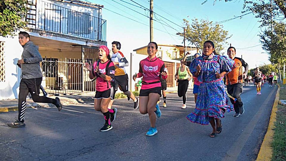 La atleta rarámuri convivió con atletas de la ciudad.