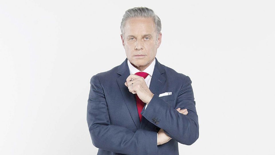 Junto al histrión,  la novela es protagonizada por Mayrín Villanueva y Marcus Ornellas.