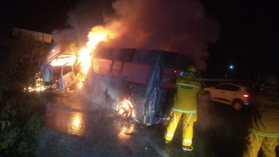 Los ocupantes de las unidades no lograron salir a tiempo, muriendo en el accidente