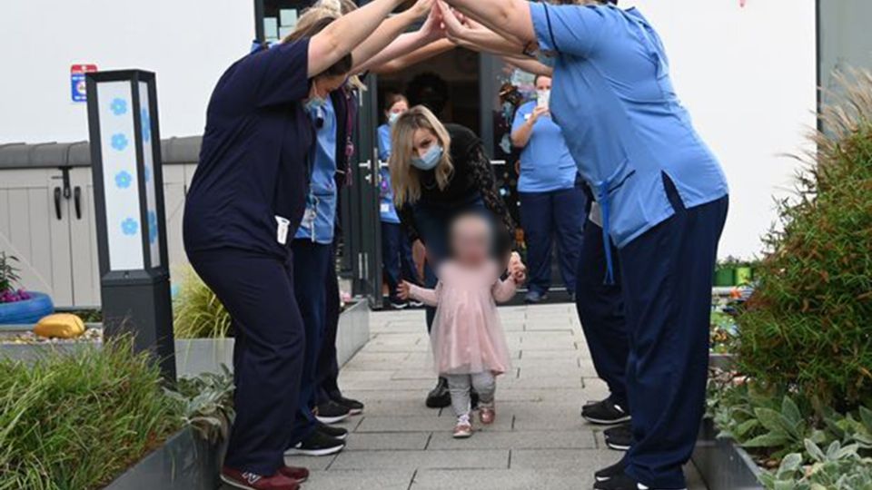 La pequeña Hope Kedziorski celebró el fin de su tratamiento