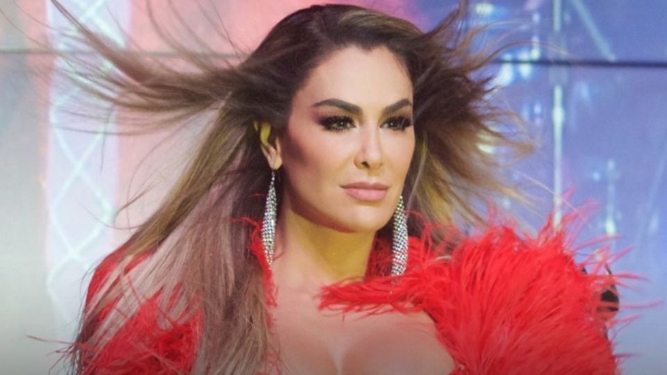 Ninel Conde saca su lado más salvaje en atrevido video.