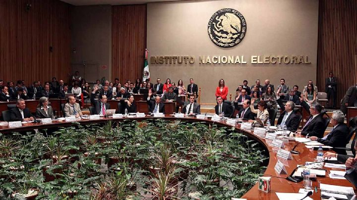 Cobran consejeros del INE 500 mil pesos de aguinaldo... pero se quejan de falta de recursos