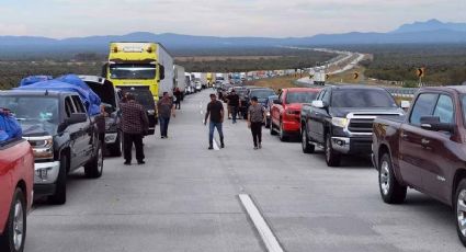 Kilométricas filas de vehículos en la Cumbre de Mamulique