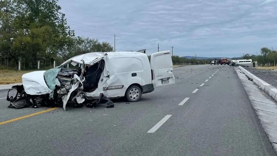 Se menciona que un hombre murió y tres más resultaron heridos en la carretera Laredo, en el municipio de Ciénaga de Flores.