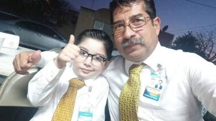 Niño celebra su cumpleaños con temática de su mayor héroe;Se disfraza de su abuelito