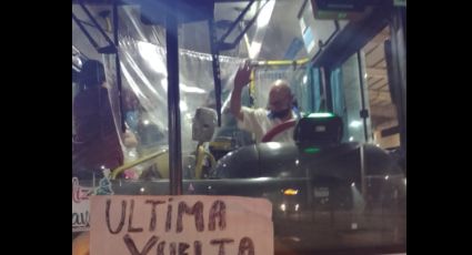 Conductor de autobús realizó último viaje antes de jubilarse y se volvió viral