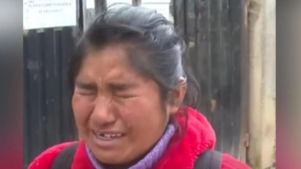 Un niño suplica a su padre que no mate a su madre