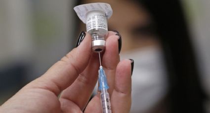 Enfermera cobraba 400 euros por fingir vacunar a sus pacientes; Estaba aliada con líder antivacunas