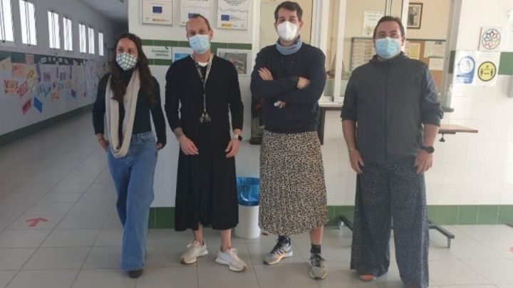 Alumna trans sufría bullying por su orientación sexual; Maestros la apoyaron usando faldas