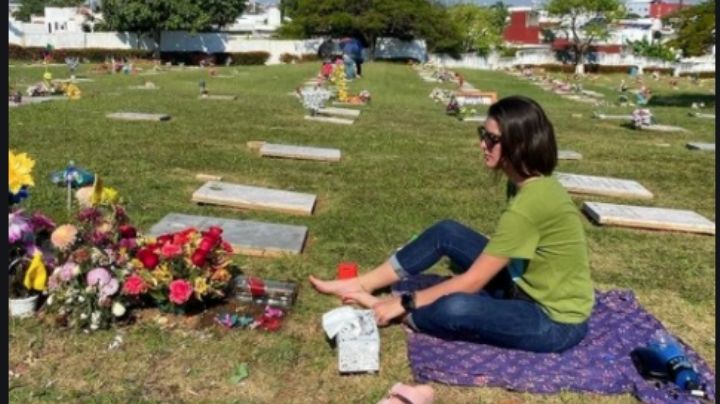 ‘Me tocó venir a verte de la peor forma’: Novia de Octavio Ocaña lo visita en panteón