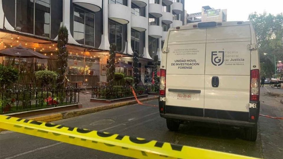 Hasta el momento se desconocen los motivos por los que el hombre cayó o se lanzó desde el hotel