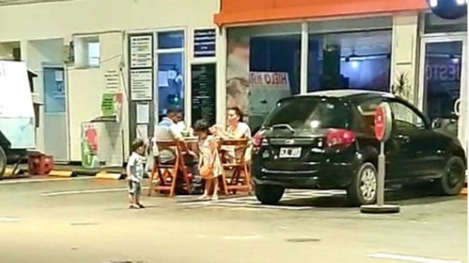 La familia prefirió pasar Navidad con su familiar en un estacionamiento, que hacerlo sin su presencia