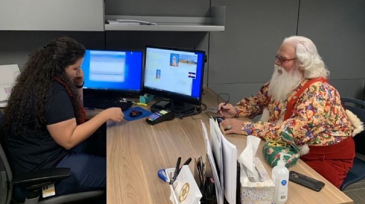 Le otorgan a Santa Claus una licencia para andar armado en Texas