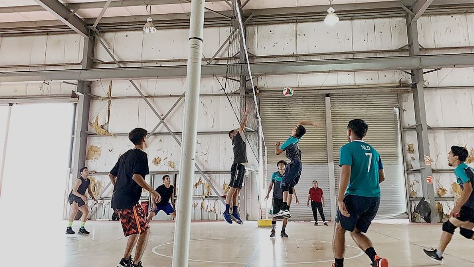 La corona se queda en casa. Nuevo Laredo se adjudica el título de campeón al ganar el Cuadrangular Regional de Voleibol.