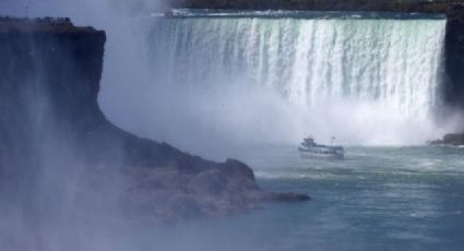 Muere mujer tras caer con auto en las Cataratas del Niágara