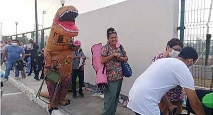 Llega dinosaurio a Ciudad Madero para formarse por su vacuna covid-19