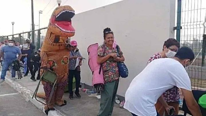 Llega dinosaurio a Ciudad Madero para formarse por su vacuna covid-19