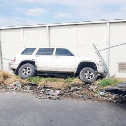 Termina su carrera en malla ciclónica