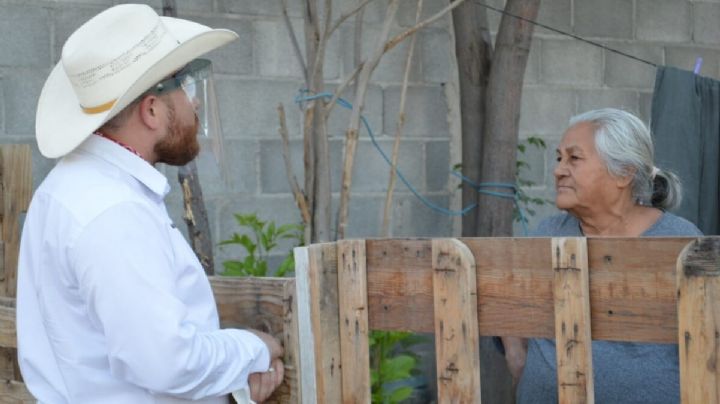 ‘Permítanme ser su empleado’, pide Lozano a neolaredenses